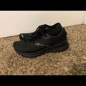 Brooks Adrenaline GTS 20- Size 8.5